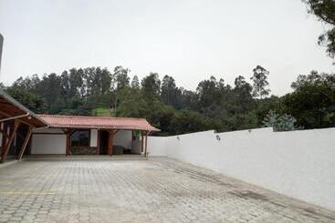 پانسیون Hostal Aventura