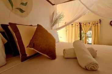 استراحتگاه Kinazu Upepo Beach