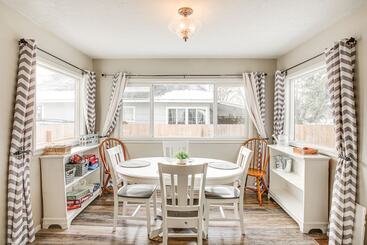 Charming Coeur D Alene Home, Walk To Downtown!