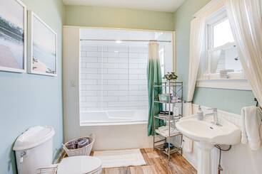 Charming Coeur D Alene Home, Walk To Downtown!