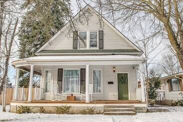 Charming Coeur D Alene Home, Walk To Downtown!