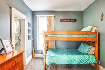 Charming Coeur D Alene Home, Walk To Downtown!