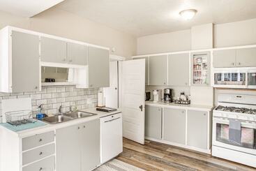 Charming Coeur D Alene Home, Walk To Downtown!