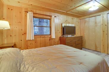 بيت ريفى Cozy Thompson Lake Cabin W/ Boat Dock & Launch