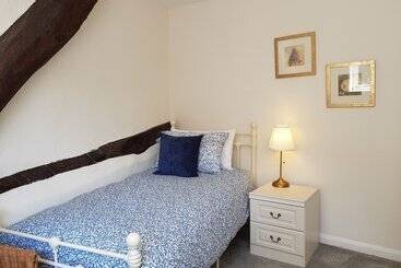 Cruck Cottage