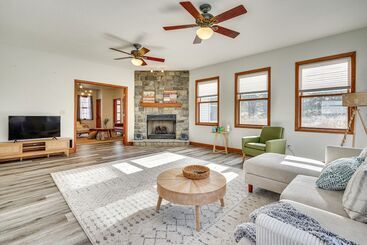 Elegant Pataskala Home W/ Hot Tub & Fire Pit!