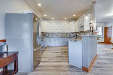 Elegant Pataskala Home W/ Hot Tub & Fire Pit!