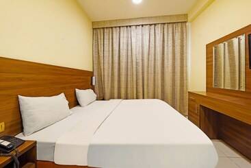 Emirates Hotel	By Oyo