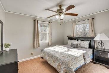 별장 Greenville Home W/ Private Yard Near Downtown!