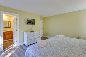 Hilton Head Resort Getaway: Community Beach, Pool!