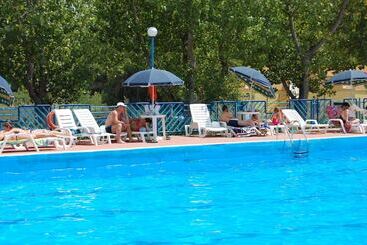 هتل Villaggio Le Palatine