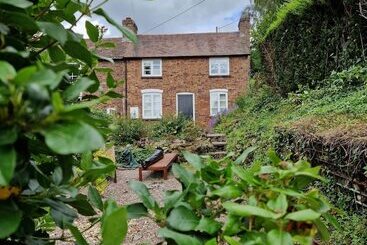 Lovely 2 Bed Cottage In Coalbrookdale Telford