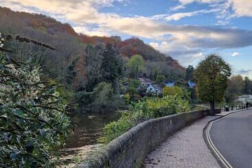 Lovely 2 Bed Cottage In Coalbrookdale Telford