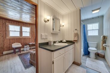 Michigan Cabin Retreat: 5 Mi To Sturgeon Bay Beach