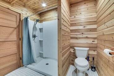 Michigan Cabin Retreat: 5 Mi To Sturgeon Bay Beach