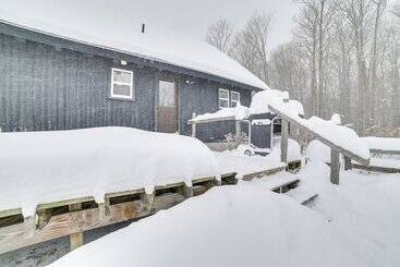 Michigan Cabin Retreat: 5 Mi To Sturgeon Bay Beach