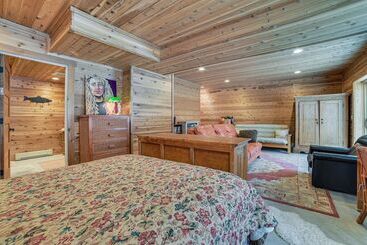 Michigan Cabin Retreat: 5 Mi To Sturgeon Bay Beach