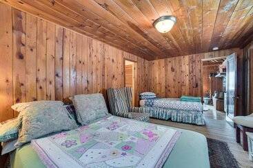 Michigan Cabin Retreat: 5 Mi To Sturgeon Bay Beach