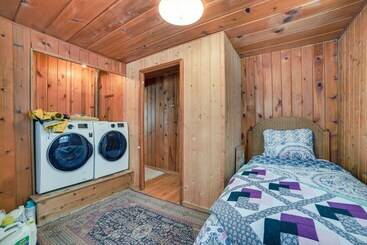 Michigan Cabin Retreat: 5 Mi To Sturgeon Bay Beach