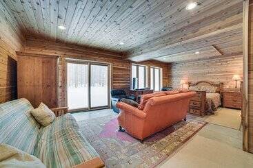 Michigan Cabin Retreat: 5 Mi To Sturgeon Bay Beach