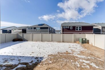 17 Mi To Downtown Denver: Modern Aurora Home!