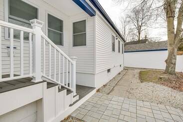 Old Orchard Beach Home: Steps To Beach & Pier!