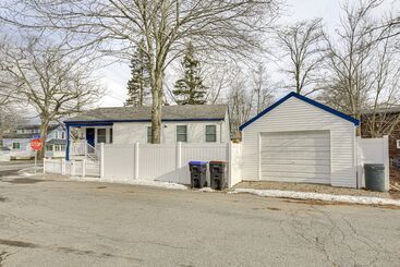 Old Orchard Beach Home: Steps To Beach & Pier!