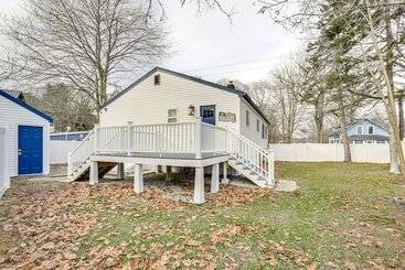 Old Orchard Beach Home: Steps To Beach & Pier!