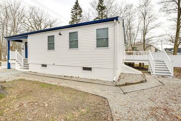 Old Orchard Beach Home: Steps To Beach & Pier!