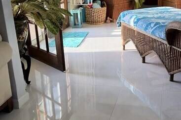 پانسیون Limetree Villa