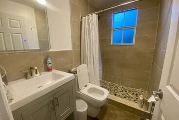 پانسیون Miami Vacations 3 Bedrooms With Parking