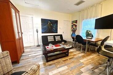 پانسیون Miami Vacations 3 Bedrooms With Parking