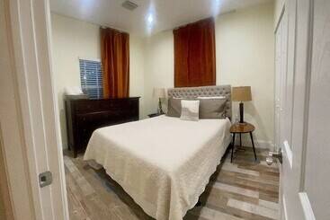 پانسیون Miami Vacations 3 Bedrooms With Parking