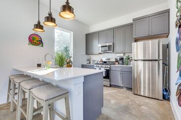 Pet Friendly Brentwood Home ~ 7 Mi To Downtown!