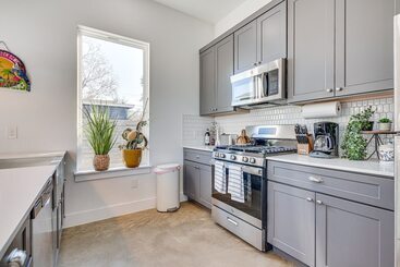 Pet Friendly Brentwood Home ~ 7 Mi To Downtown!