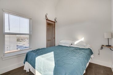 Pet Friendly Brentwood Home ~ 7 Mi To Downtown!