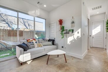 Pet Friendly Brentwood Home ~ 7 Mi To Downtown!