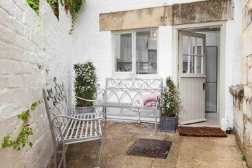 اقامتگاه Beautiful Cotswold Cottage In Rodborough, Stroud