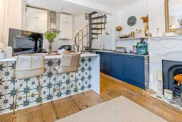 اقامتگاه Beautiful Cottage In Central Whitstable