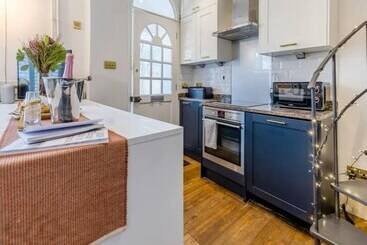 اقامتگاه Beautiful Cottage In Central Whitstable