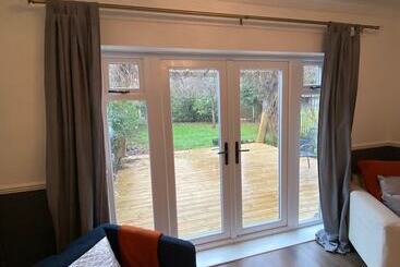اقامتگاه Impeccable 3 Bed House In Nottingham Free Parking