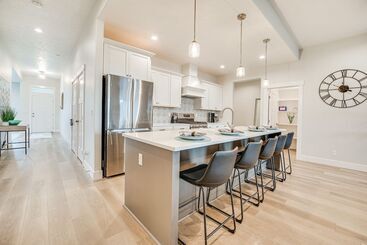 Richland Home W/ Hot Tub: Wineries, Hikes & More!