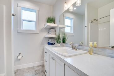 Richland Home W/ Hot Tub: Wineries, Hikes & More!