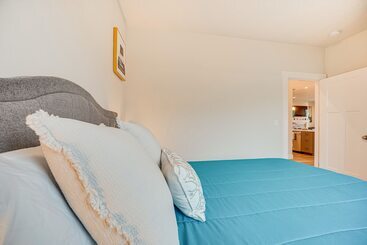 Richland Home W/ Hot Tub: Wineries, Hikes & More!