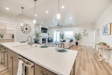 Richland Home W/ Hot Tub: Wineries, Hikes & More!