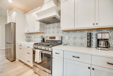 Richland Home W/ Hot Tub: Wineries, Hikes & More!