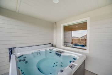 Richland Home W/ Hot Tub: Wineries, Hikes & More!