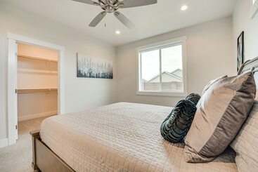 Richland Home W/ Hot Tub: Wineries, Hikes & More!