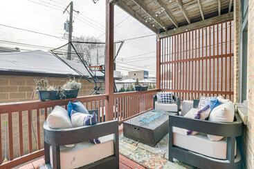 Spacious Condo W/ Deck ~ 3 Mi To Downtown Chicago!