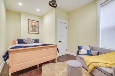 Spacious Condo W/ Deck ~ 3 Mi To Downtown Chicago!